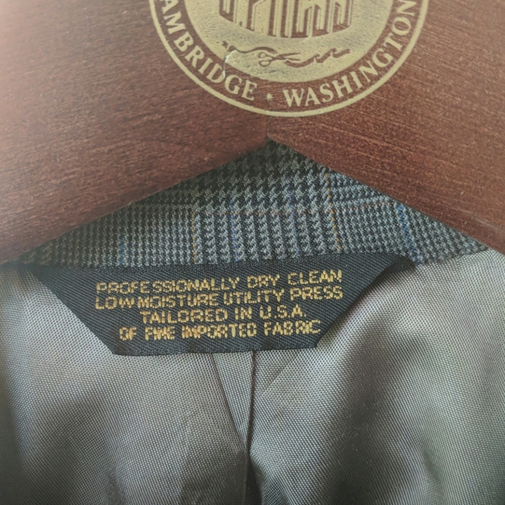 Suit - Picture 2 of 4